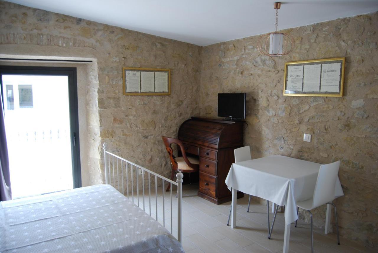Fonda Comerc Estudio Doble Torroella de Montgrí Exterior foto