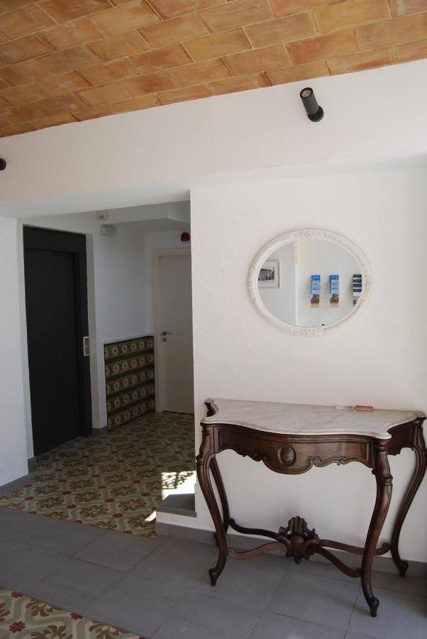 Fonda Comerc Estudio Doble Torroella de Montgrí Exterior foto